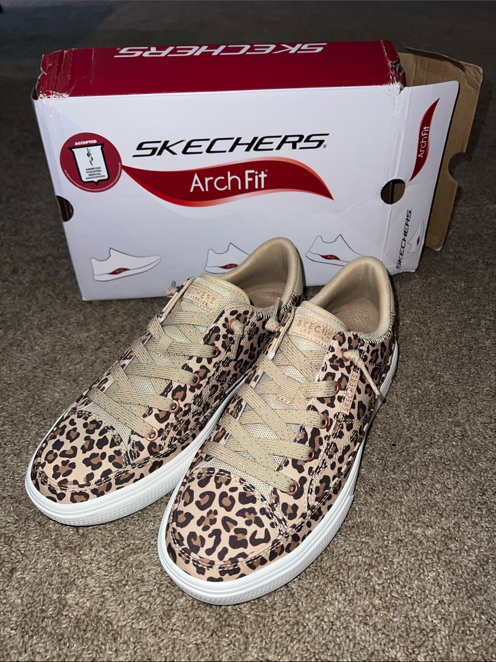 Skechers Arch Fit Arcade Glitzle in Cheetah